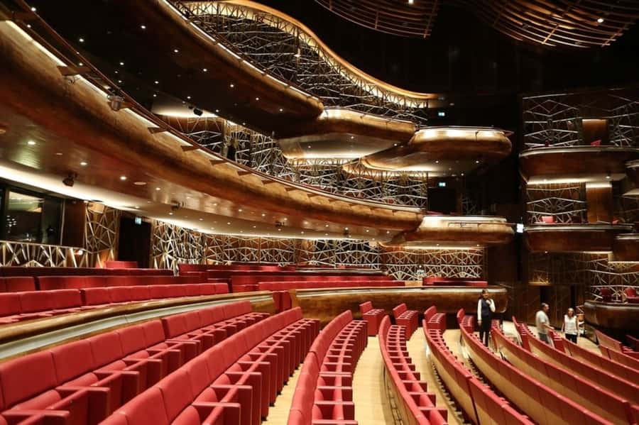 Dubai: Walking, Architecture and History Tour of Dubai Opera - What the one-hour pace feels like