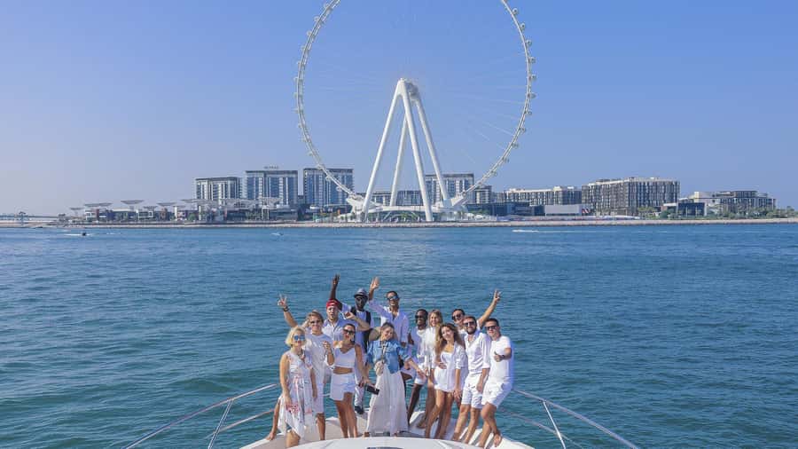 Dubai Waves & Dunes: Luxury Yacht Cruise w/ Red Dunes Safari - Sandboarding on soft red sand