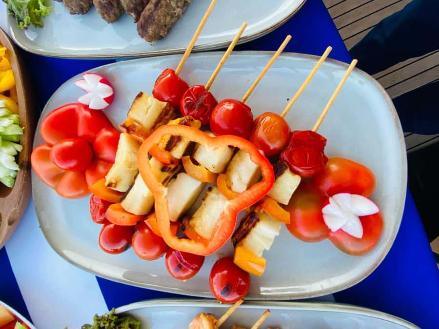 Dubai: Yacht Cruise with Swimming, Snorkeling and BBQ Lunch - BBQ lunch, fruit, and unlimited drinks