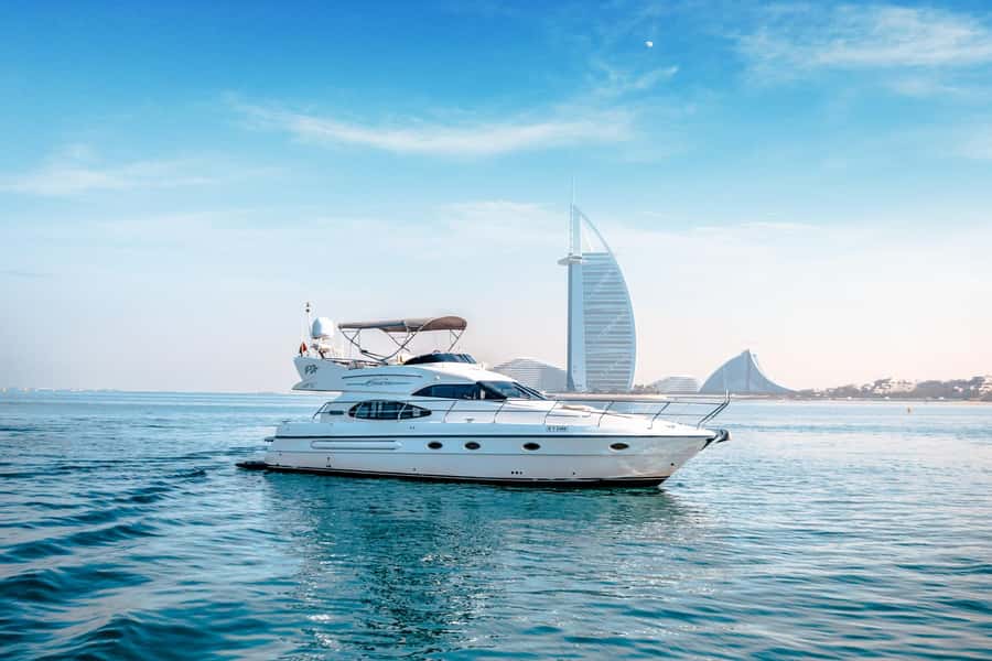 Dubai Yacht Tour - Boat Trip upto 12 guests Private event - Why seeing Dubai by private yacht works so well
