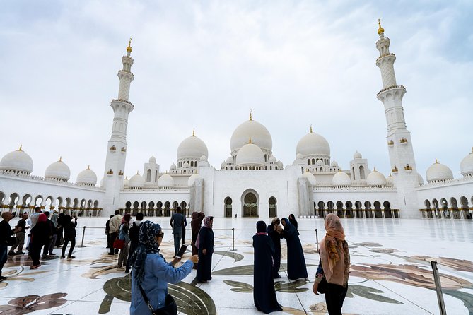 From Abu Dhabi: Grand Mosque, Qasr Al Watan Palace & Etihad Tower - What this Abu Dhabi tour does well