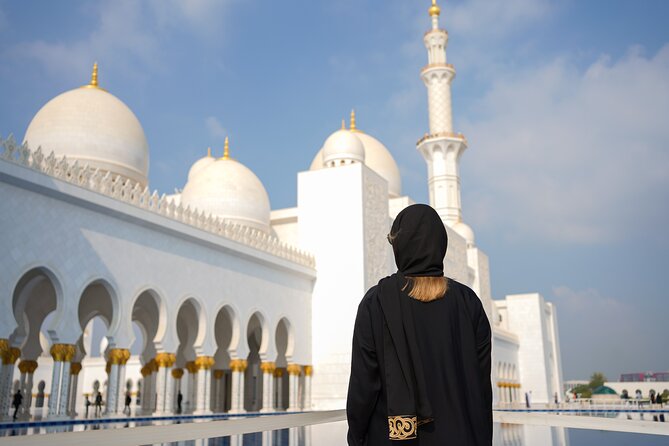 From Dubai: Abu Dhabi City Sightseeing & Sheikh Zayed Mosque - Corniche, Emirates Palace, and Etihad Towers