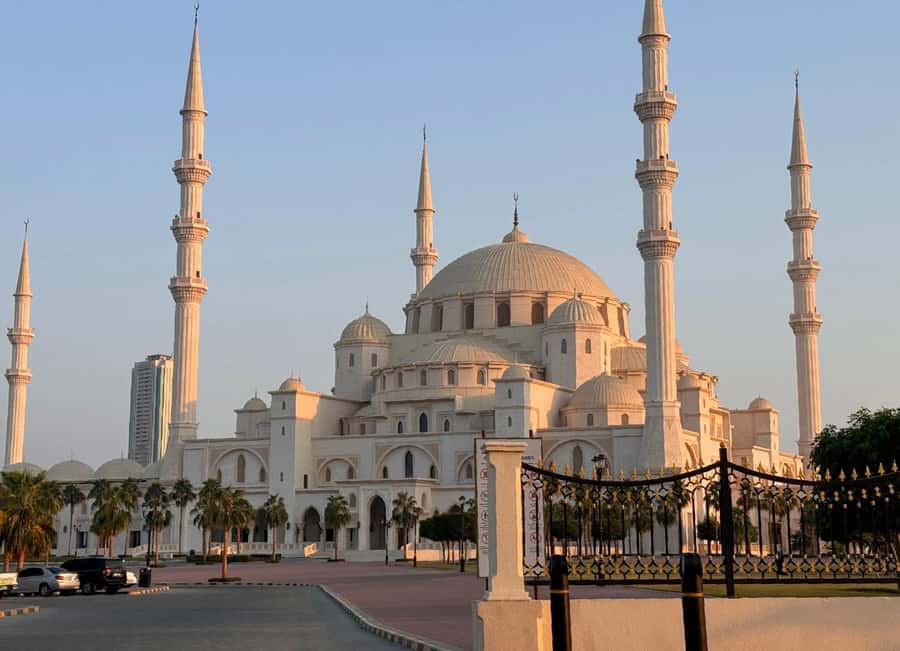 From Dubai: Fujairah City Tour - Al Rafisah Dam and the Hajar Mountain views