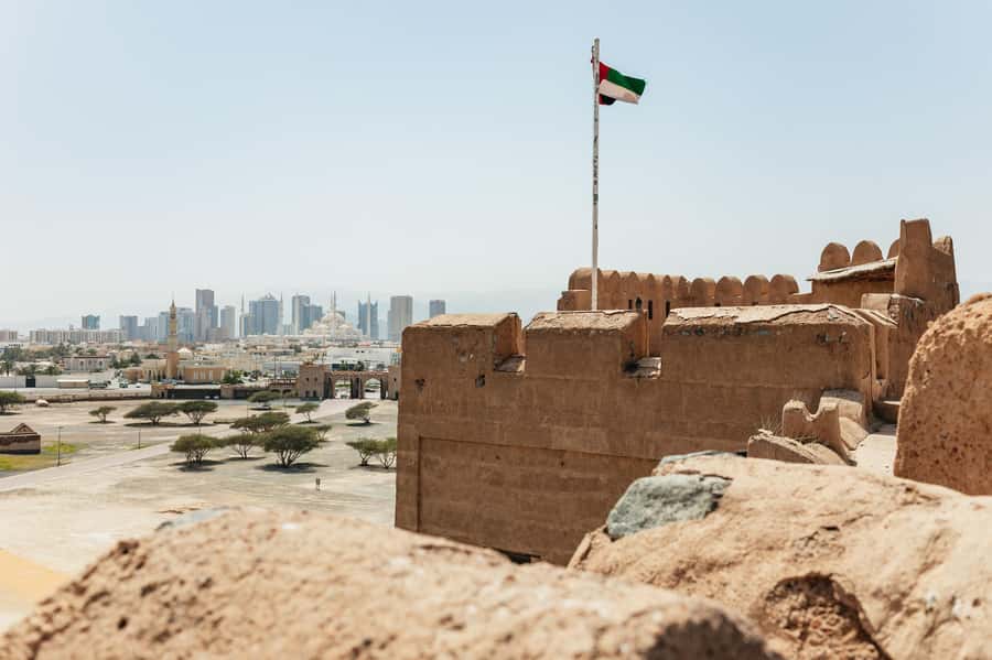 From Dubai: Fujairah East Coast Tour - The Sheikh Zayed Grand Mosque requires the right clothing