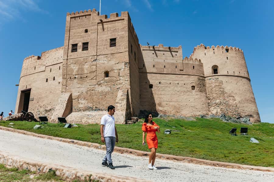 From Dubai: Fujairah East Coast Tour - Khor Fakkan Beach brings you to the Gulf of Oman