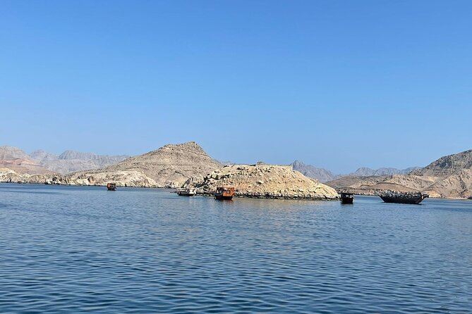 From Dubai to Norway of Arabia | KHASAB | Telegraph Island | OMAN - Boarding the dhow at Khasab Harbor