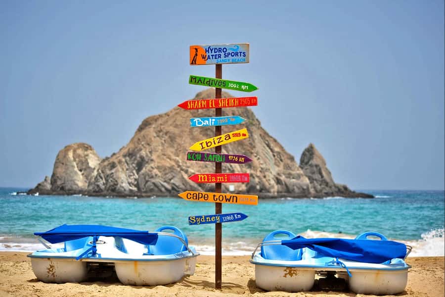 Fujairah: Snorkeling and Watersports at Snoopy Island - Snoopy Island from Sandy Beach
