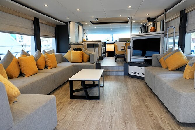 Majesty 77ft Diamond Dust — Dubai's best yacht rental - Is the $2,232.95 group price good value?