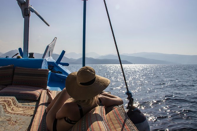 Musandam Khasab Day Trip and Dhow Cruise from Dubai - Lunch, drinks, and life on board