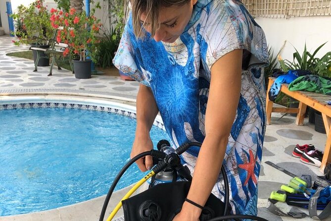 PADI Open Water Diving Course in Dubai for 3 Days - Your first session: forms, briefing, and equipment fitting