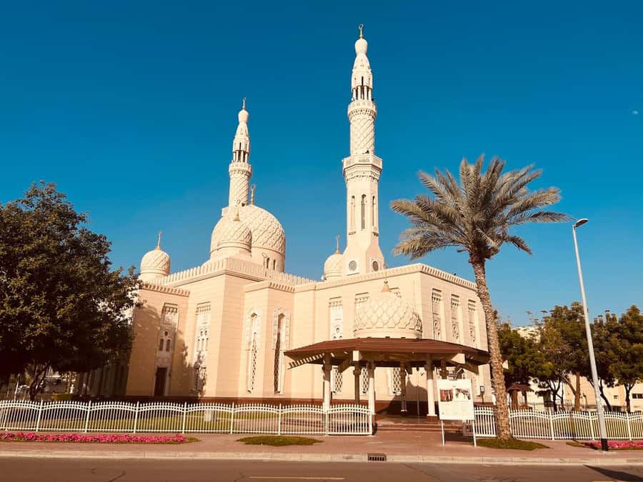 Premium Dubai City Sightseeing Tour in SUV - The Blue Mosque and a quieter architectural stop