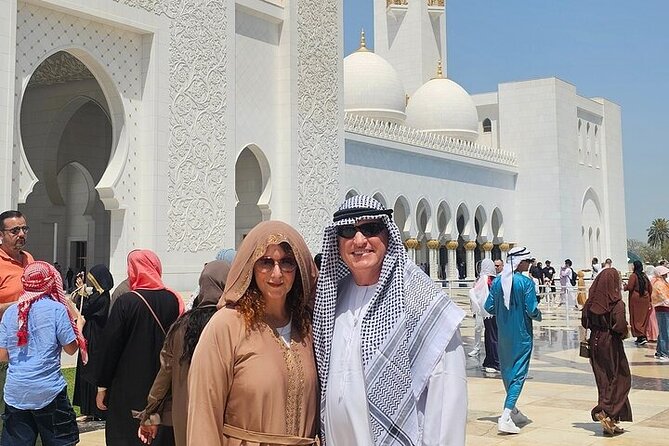 Private Abu Dhabi City Tour with Pick up from Dubai or Abu Dhabi - The Dates Market adds a local shopping stop