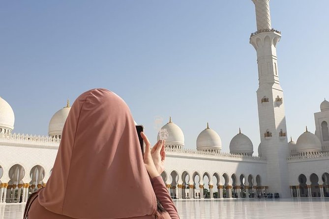 Private Abu Dhabi tour with Emirati Guide - Emirates Palace: a short look at royal-scale design