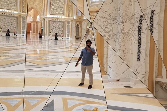 Private Full-Day Abu Dhabi City Tour from Dubai - Taste and shop at the Abu Dhabi Dates Market