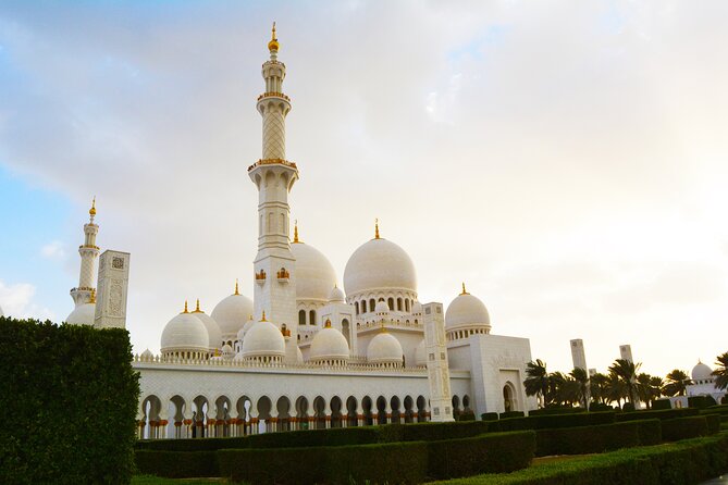 Private Full Day Tour Abu Dhabi City, Grand Mosque & Palace - The Corniche and Emirates Palace from the car