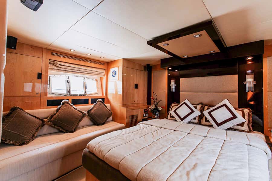 Private Yacht Dubai: 56ft - Bluewaters Island and Ain Dubai