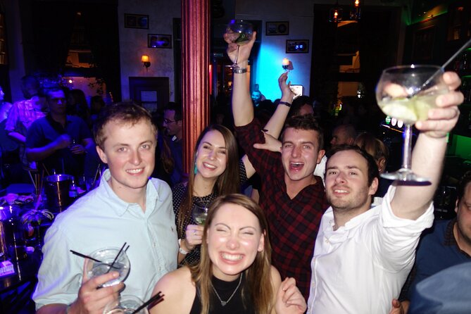 Pub Crawl Dubai: Nightlife Tours - The people and music are the main attraction