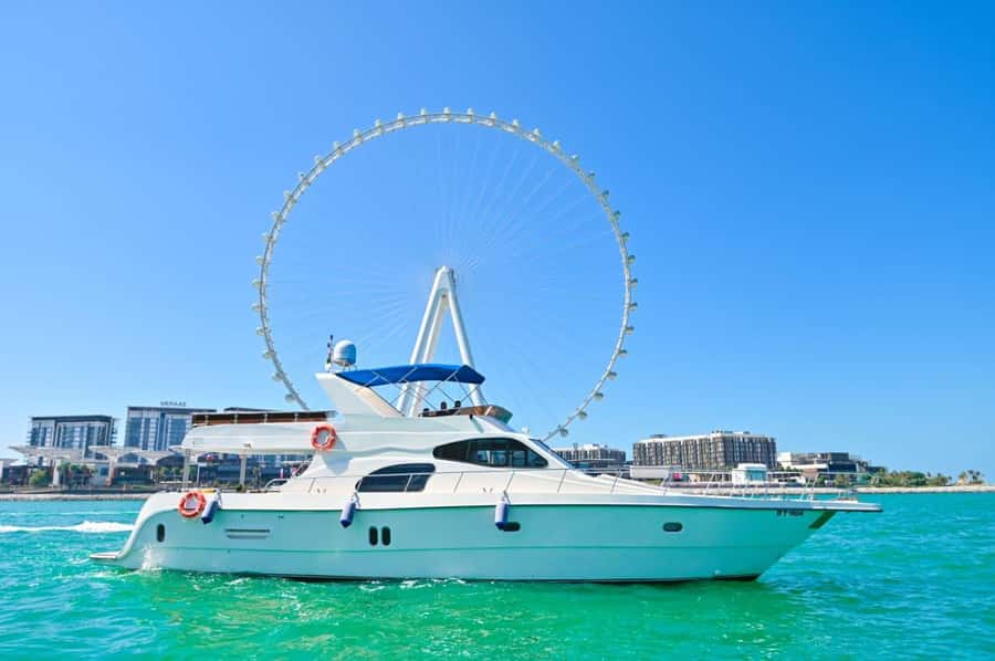 Romantic Dinner on Private Yacht - A candlelit dinner with Dubai as your backdrop