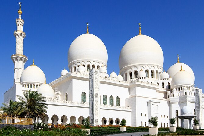 Sheikh Zayed Mosque Half Day Tour in Abu Dhabi - Inside: Chandeliers, Carpet, and Fine Detail