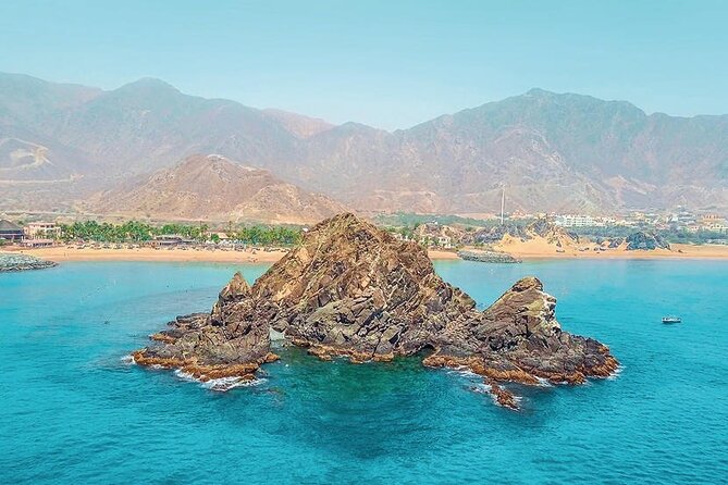 Snorkeling with turtles in Fujairah with BBQ lunch - The boat, food, and what is included