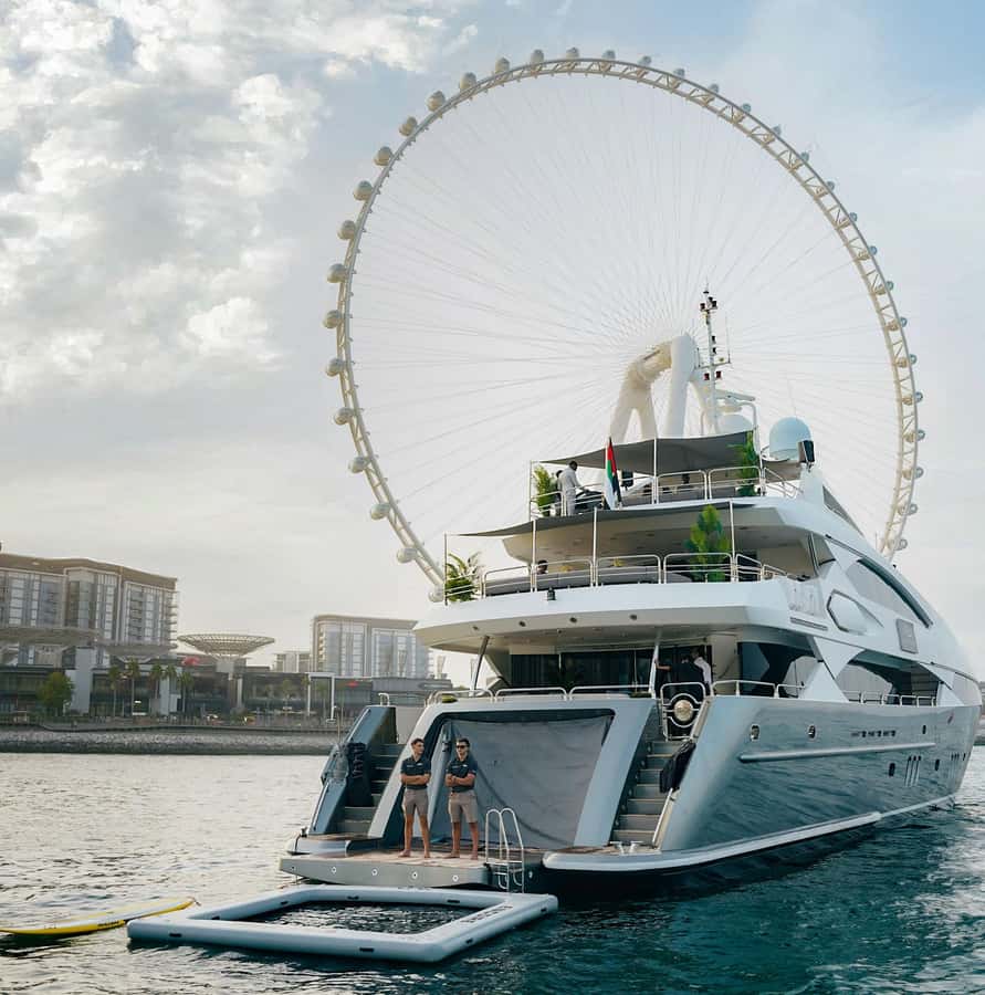 Sunseeker Superyacht: VIP Dinner, Premium Drinks& Live Music - Stepping aboard at Dubai Harbour