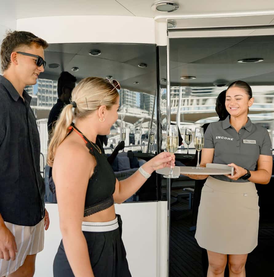 Sunseeker Superyacht: VIP Dinner, Premium Drinks& Live Music - Live music without losing the view