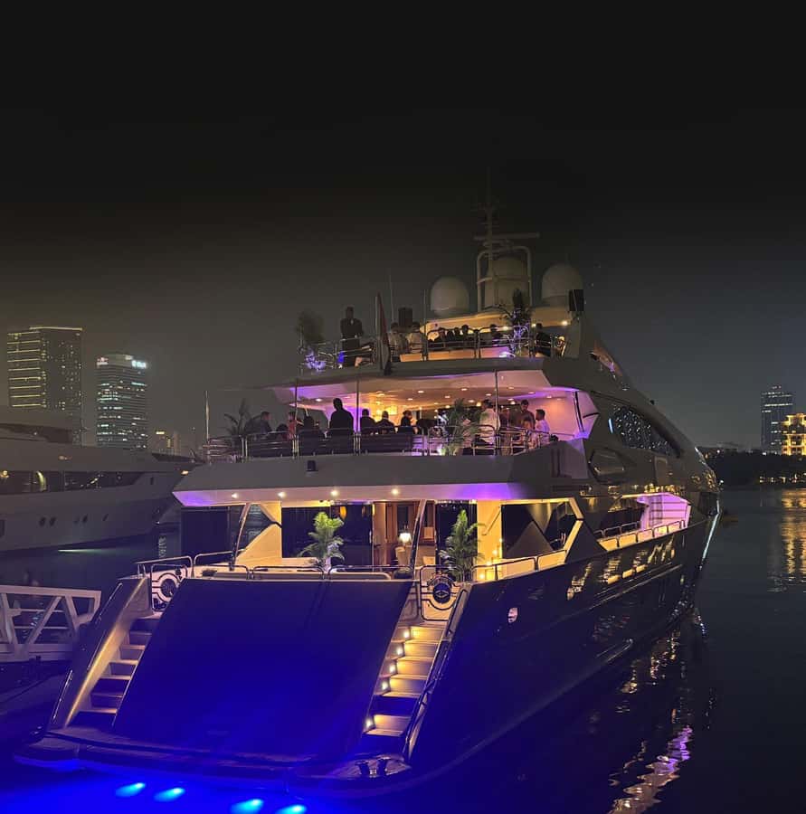 Sunseeker Superyacht: VIP Dinner, Premium Drinks& Live Music - Practical tips for a smoother three hours