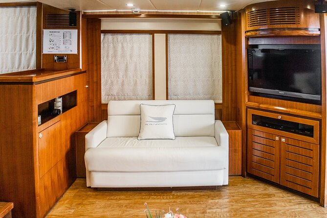 Sunset escape on Bluemoon 64ft from Dubai Marina to Atlantis - Why sunset timing matters