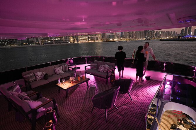 Superyacht Experience in Dubai with Dinner and Live Music - Live music, dancing, and the right kind of crowd
