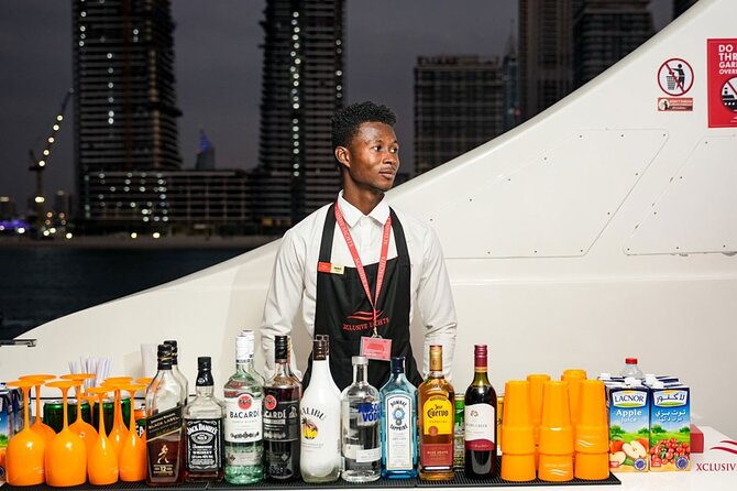 Superyacht Experience in Dubai with Dinner and Live Music - Who should book this Dubai yacht cruise?