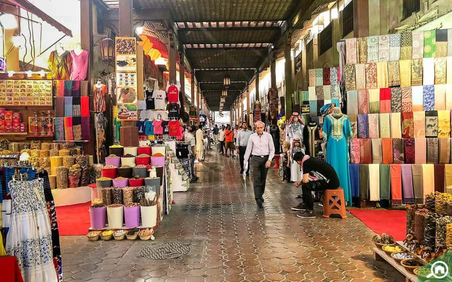 Walking Tour in Old Dubai.with Local Friend - Al Souq Al Kabeer and Bur Dubai